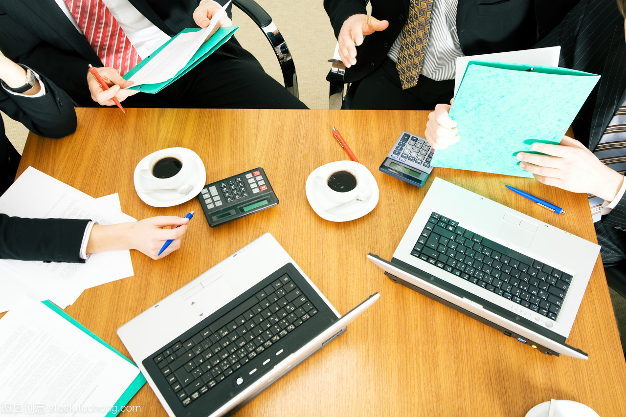 商務(wù)服務(wù)中的團隊協(xié)作與個人專業(yè)精神